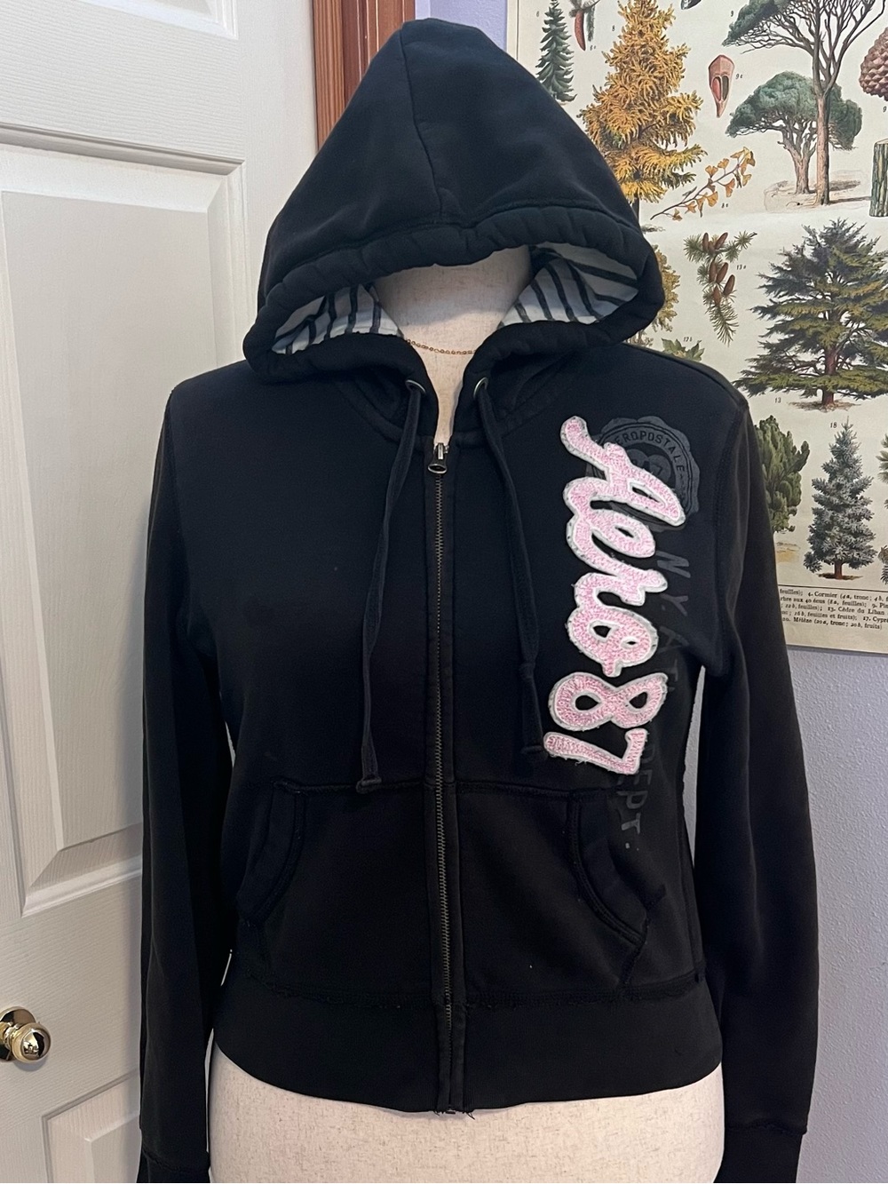 vintage Y2K-era Aéropostale "Aero 87" full-zip black hoodie